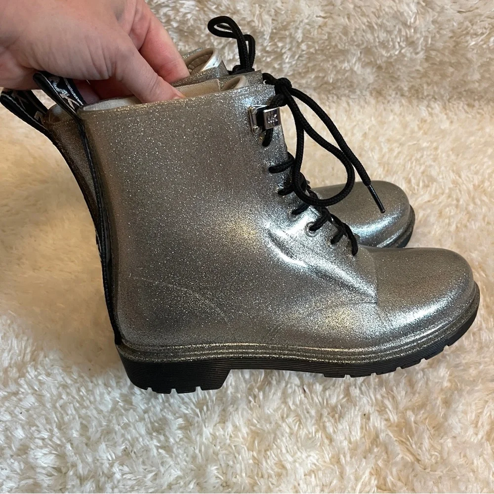 Michael Kors Tavie Flat Rain Bootie Silver Lace-up Rubber Booties - size 9 - Picture 4 of 10